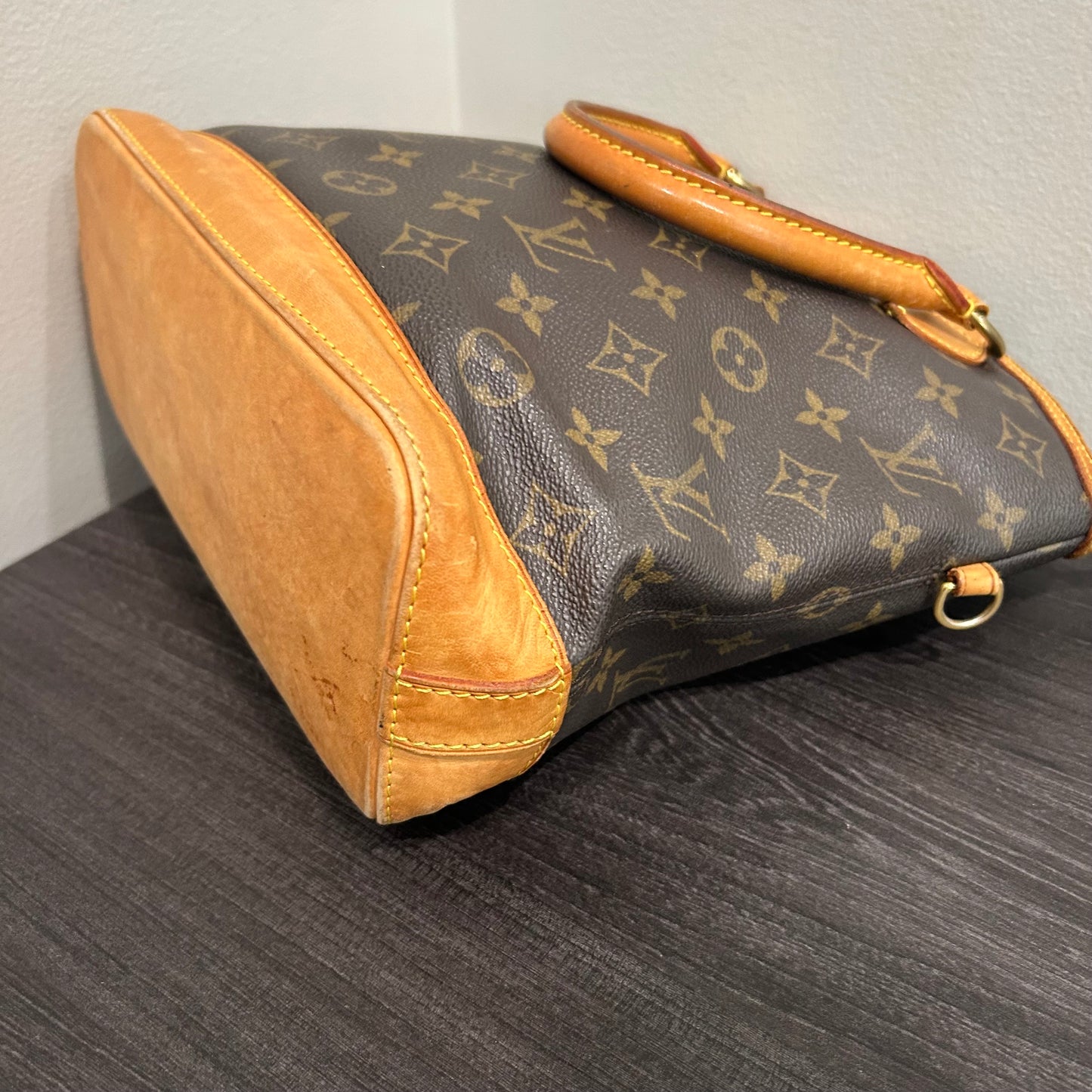 #401 LOUIS VUITTON Rockit w/ LV Lock & Key