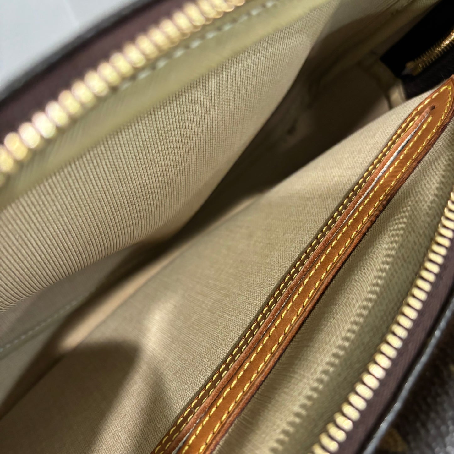 24 HOUR FLASH SALE #331 LOUIS VUITTON Reporter PM