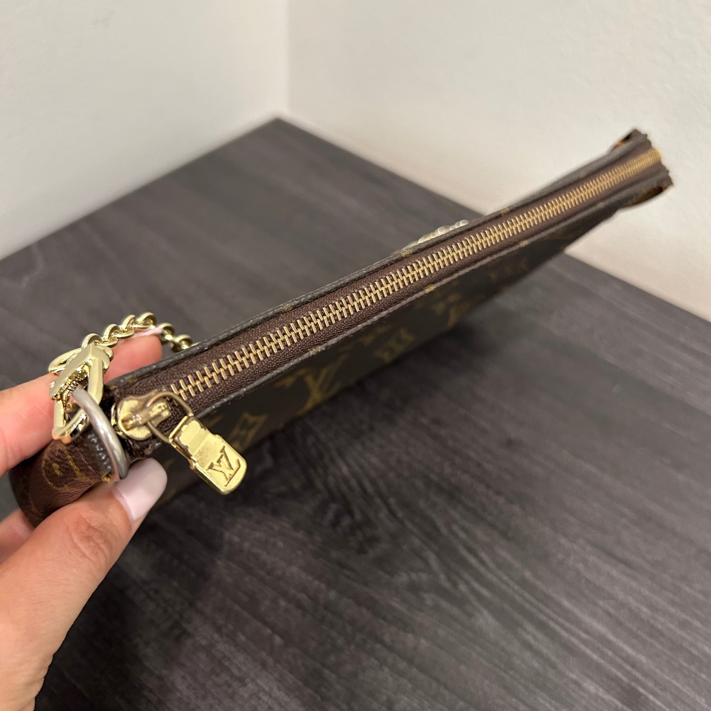 #206 LOUIS VUITTON Pochette
