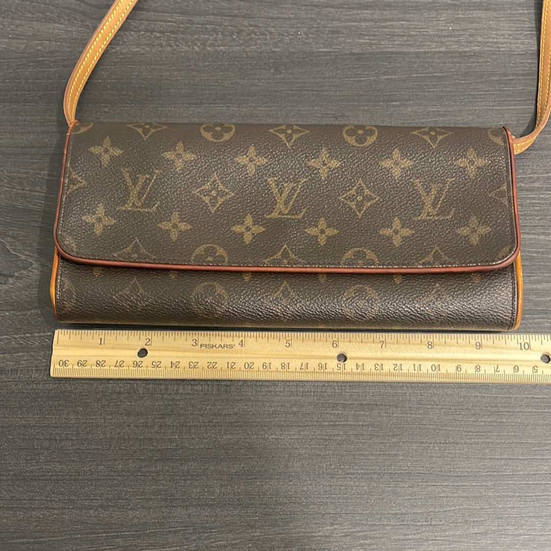 SOLD! Louis Vuitton Pochette