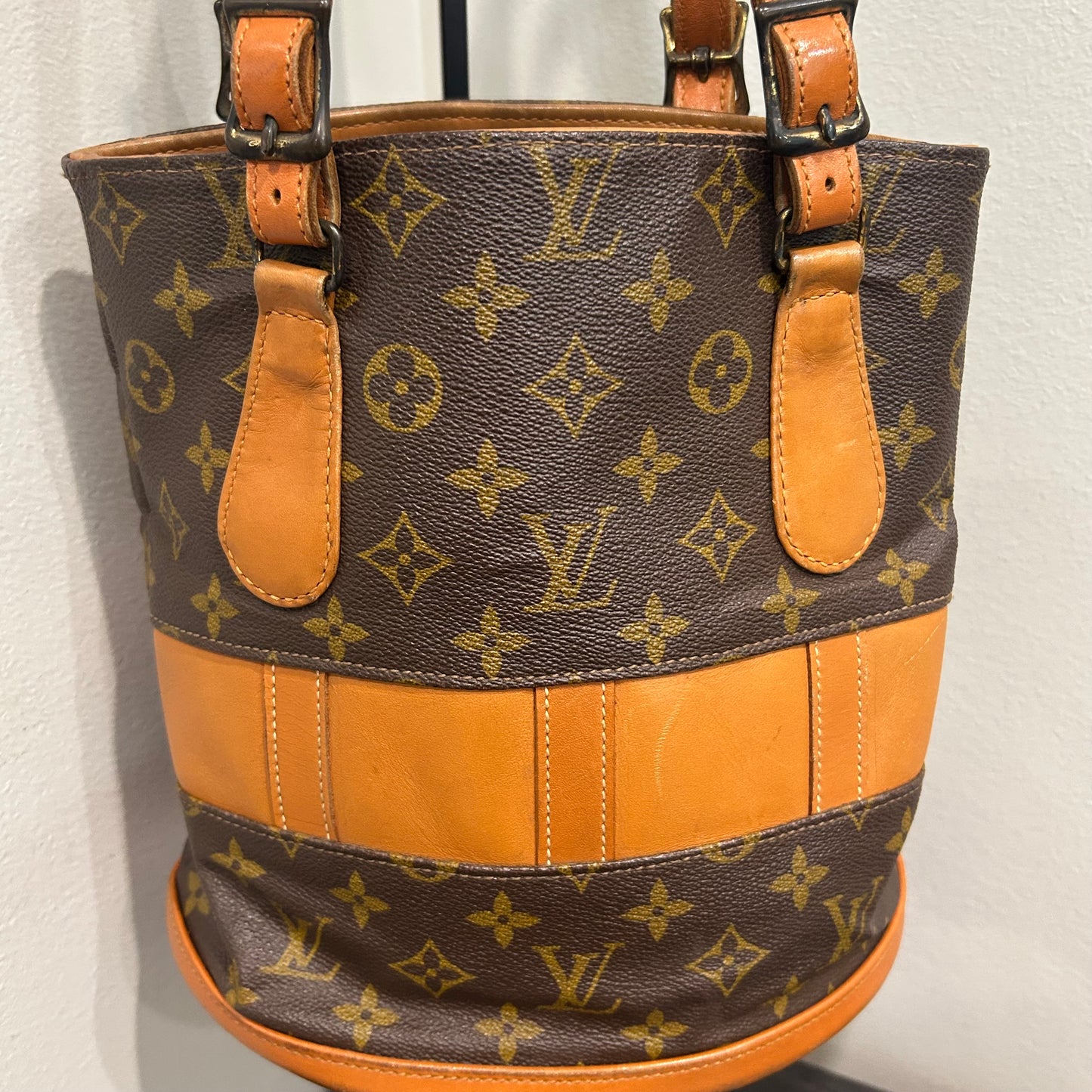 1034 LOUIS VUITTON Vintage Bucket Bag
