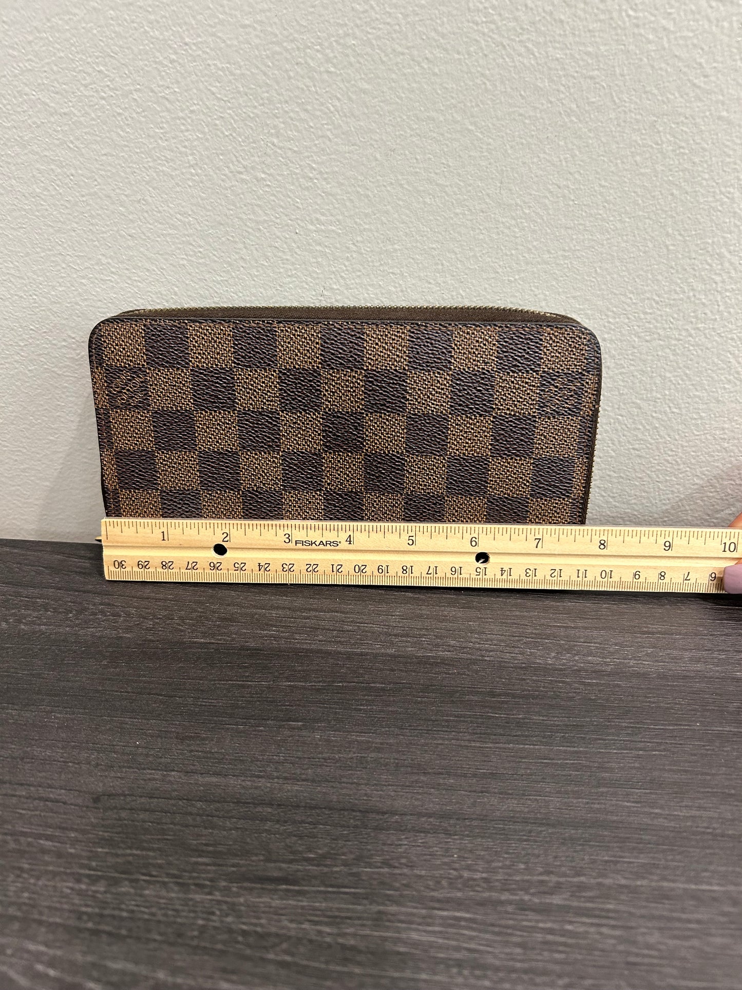 SOLD! Louis Vuitton Damier Zippy Wallet