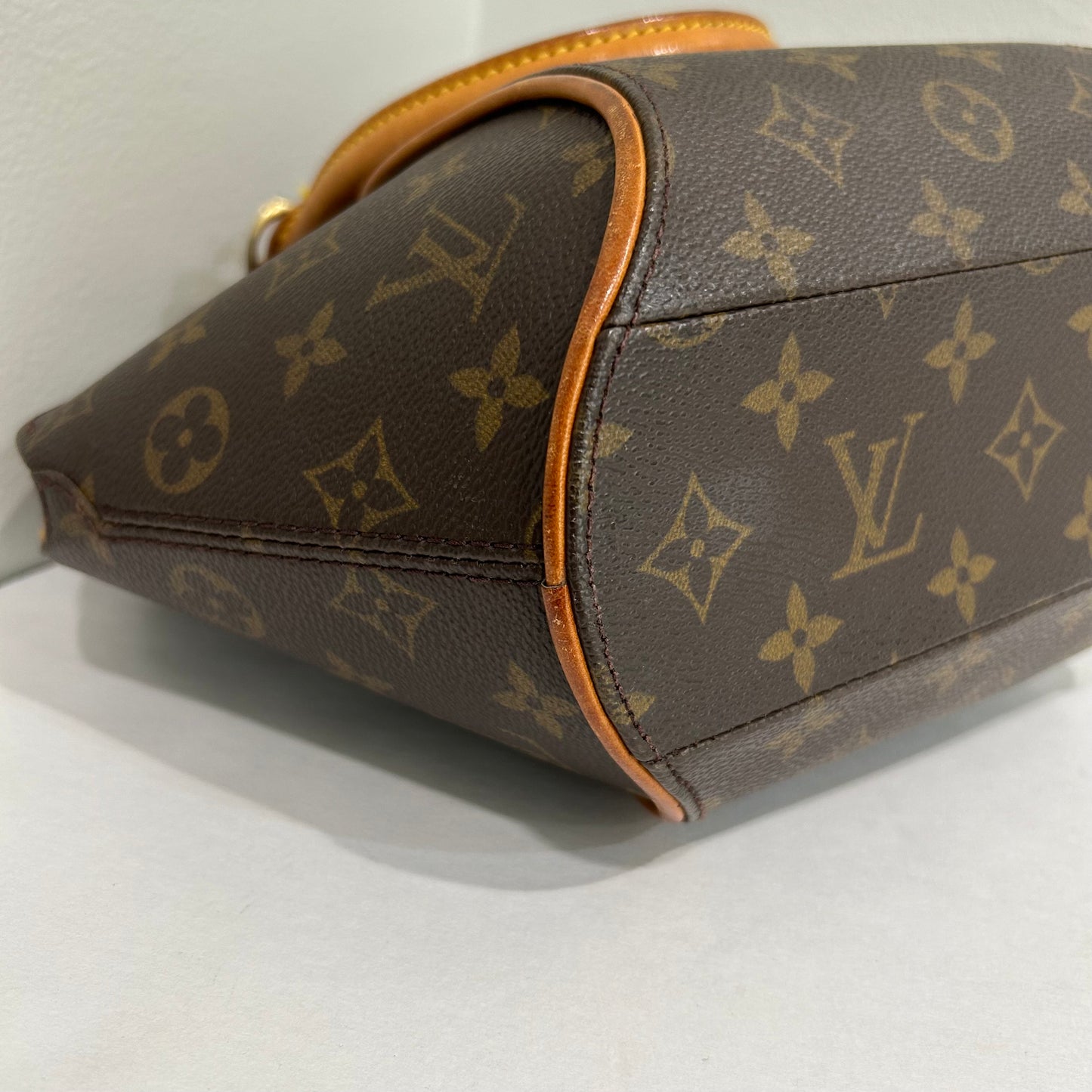 SOLD! Louis Vuitton Ellipse MM