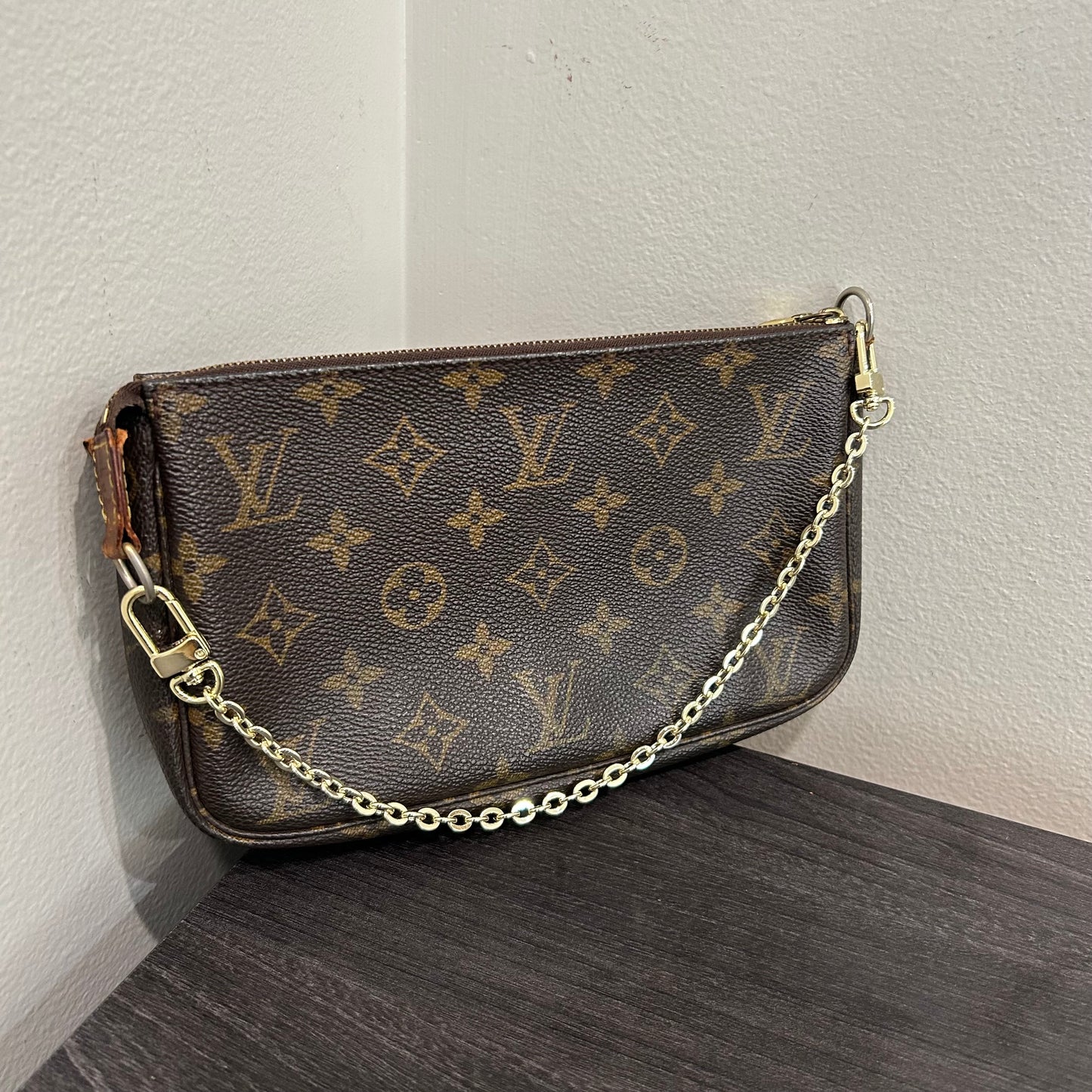 #206 LOUIS VUITTON Pochette