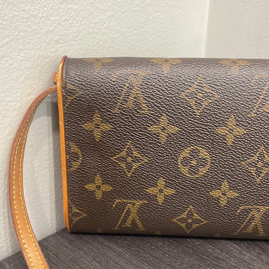 SOLD! Louis Vuitton Pochette