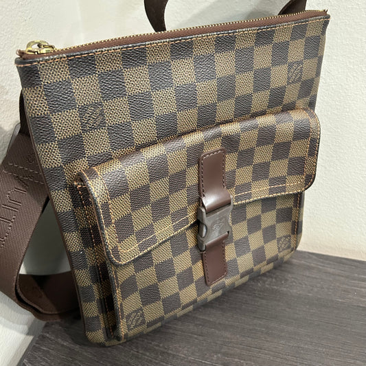 #405 LOUIS VUITTON Damier Melville Crossbody