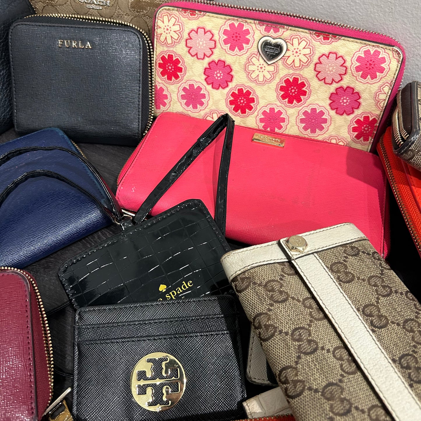 CLEARANCE Designer Wallets Set of 15 ( for resellers/refurbishers)