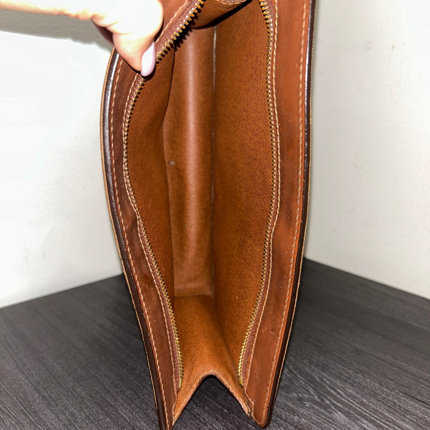 1073 LOUIS VUITTON Pouch
