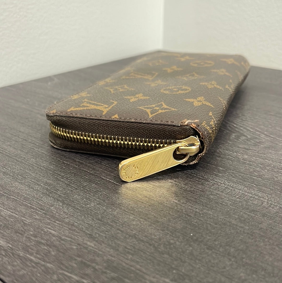 SOLD! Louis Vuitton Monogram Zippy Wallet