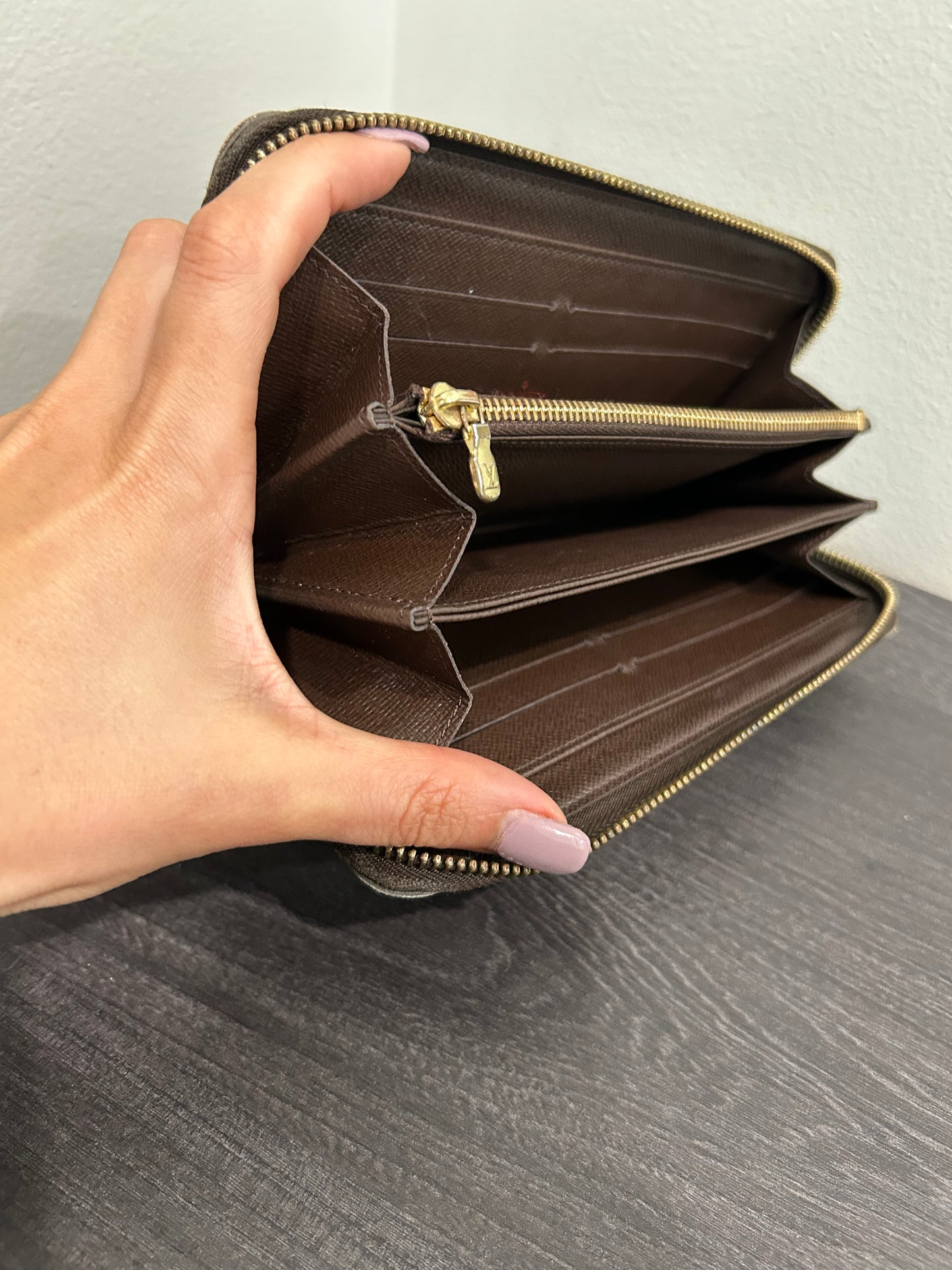 SOLD! Louis Vuitton Damier Zippy Wallet