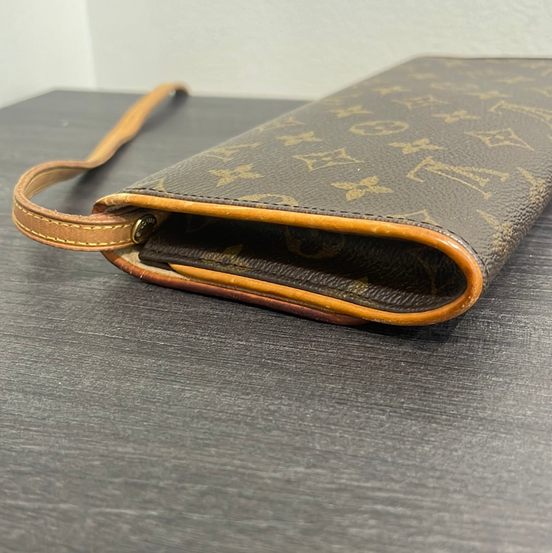SOLD! Louis Vuitton Pochette