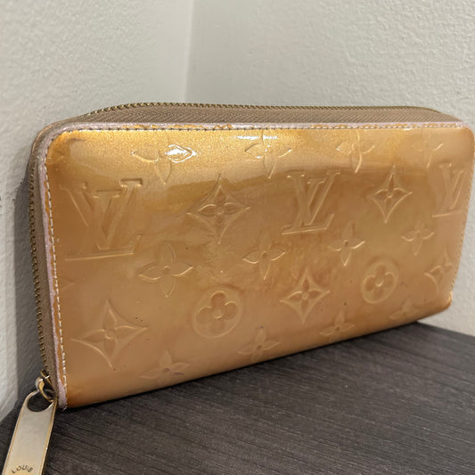 SOLD! Louis Vuitton Vernis Zippy Wallet
