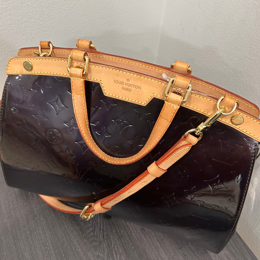 CLEARANCE #106 LOUIS VUITTON Vernis Brea MM w/ Strap