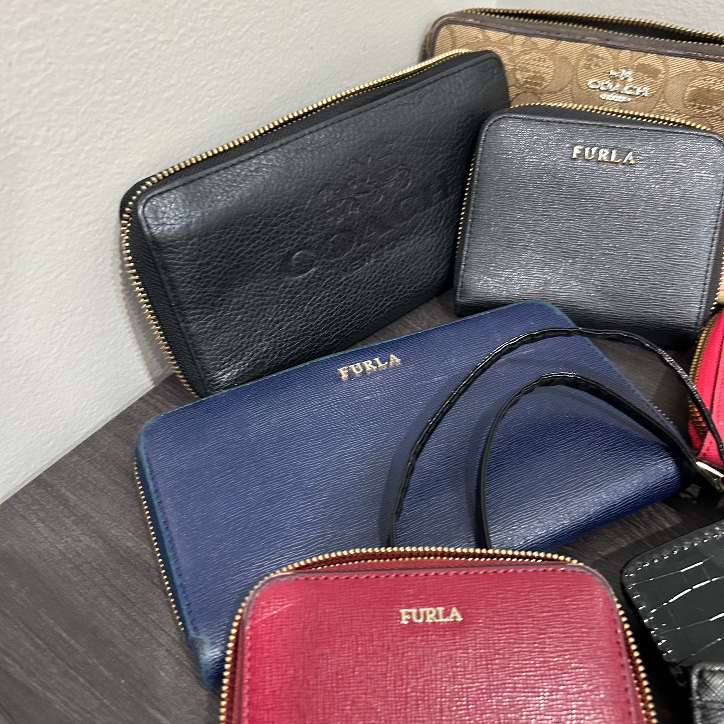 CLEARANCE Designer Wallets Set of 15 ( for resellers/refurbishers)