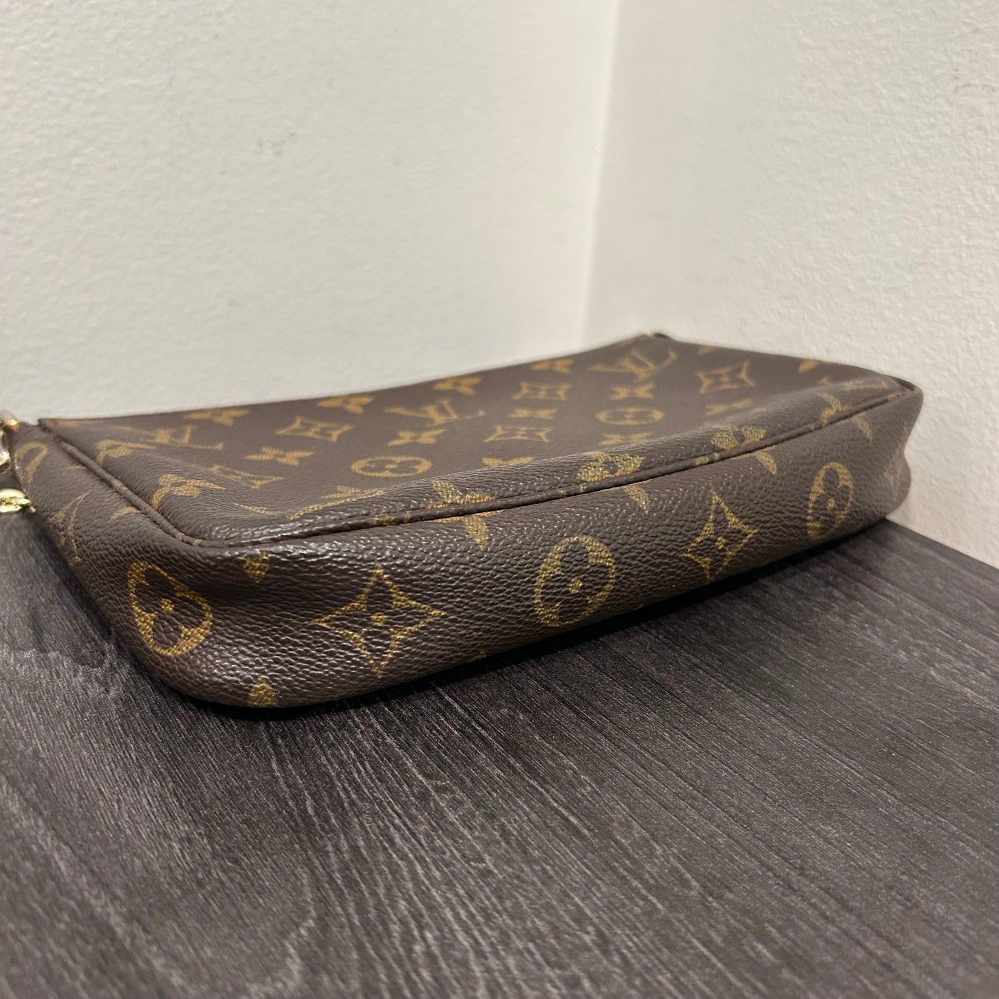 #206 LOUIS VUITTON Pochette