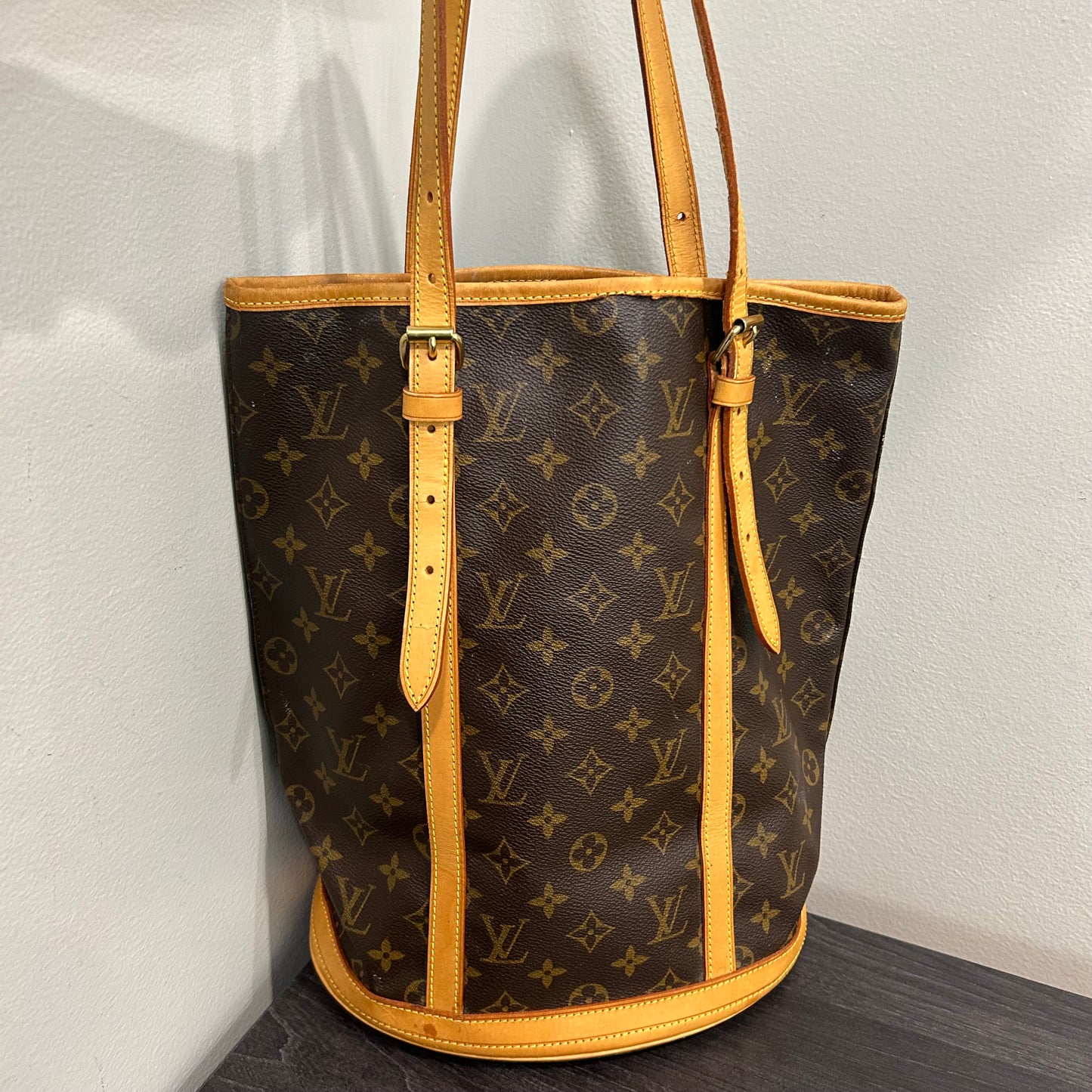 #312 LOUIS VUITTON Bucket GM