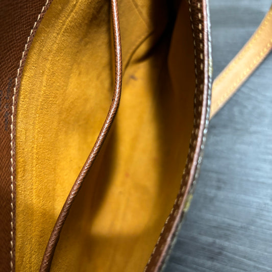 #248 LOUIS VUITTON Musette Tango Short