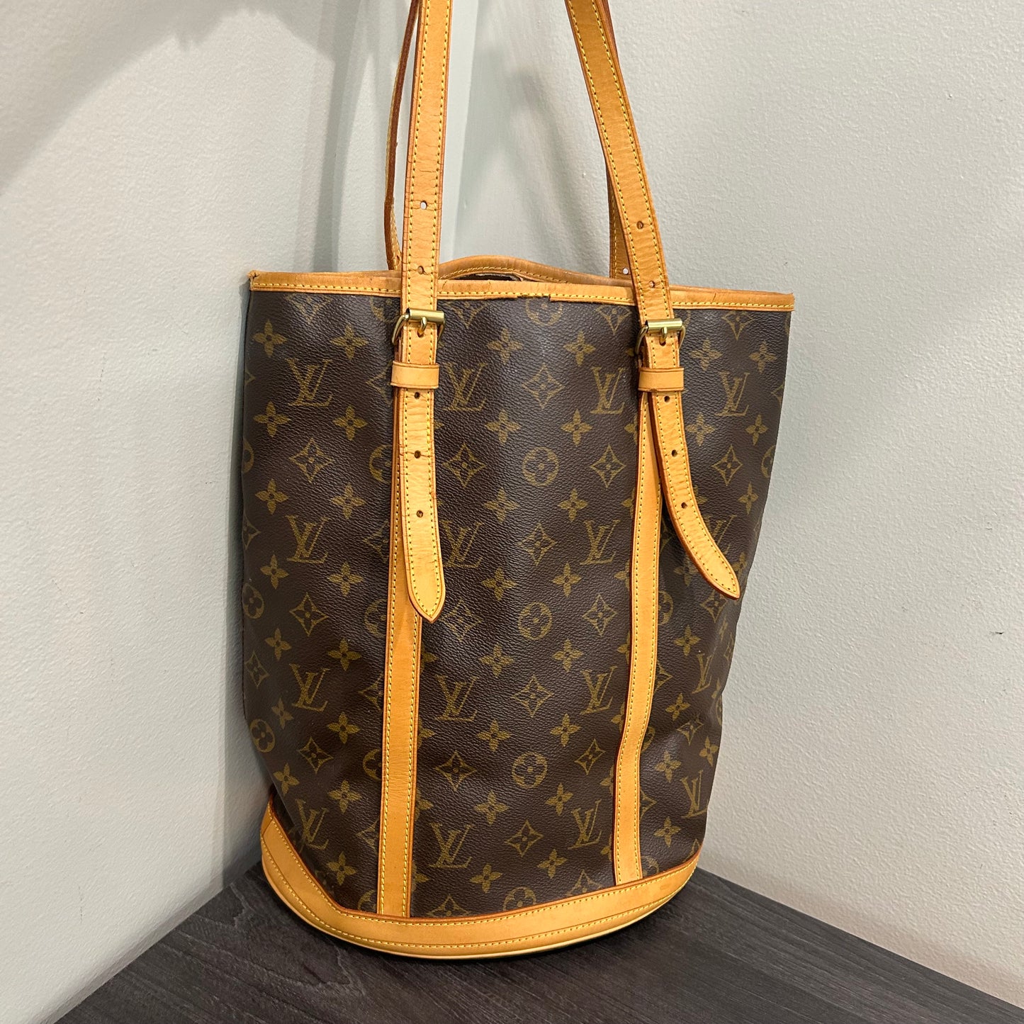 #312 LOUIS VUITTON Bucket GM