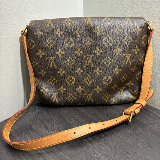 #226 LOUIS VUITTON Musette Tango Short