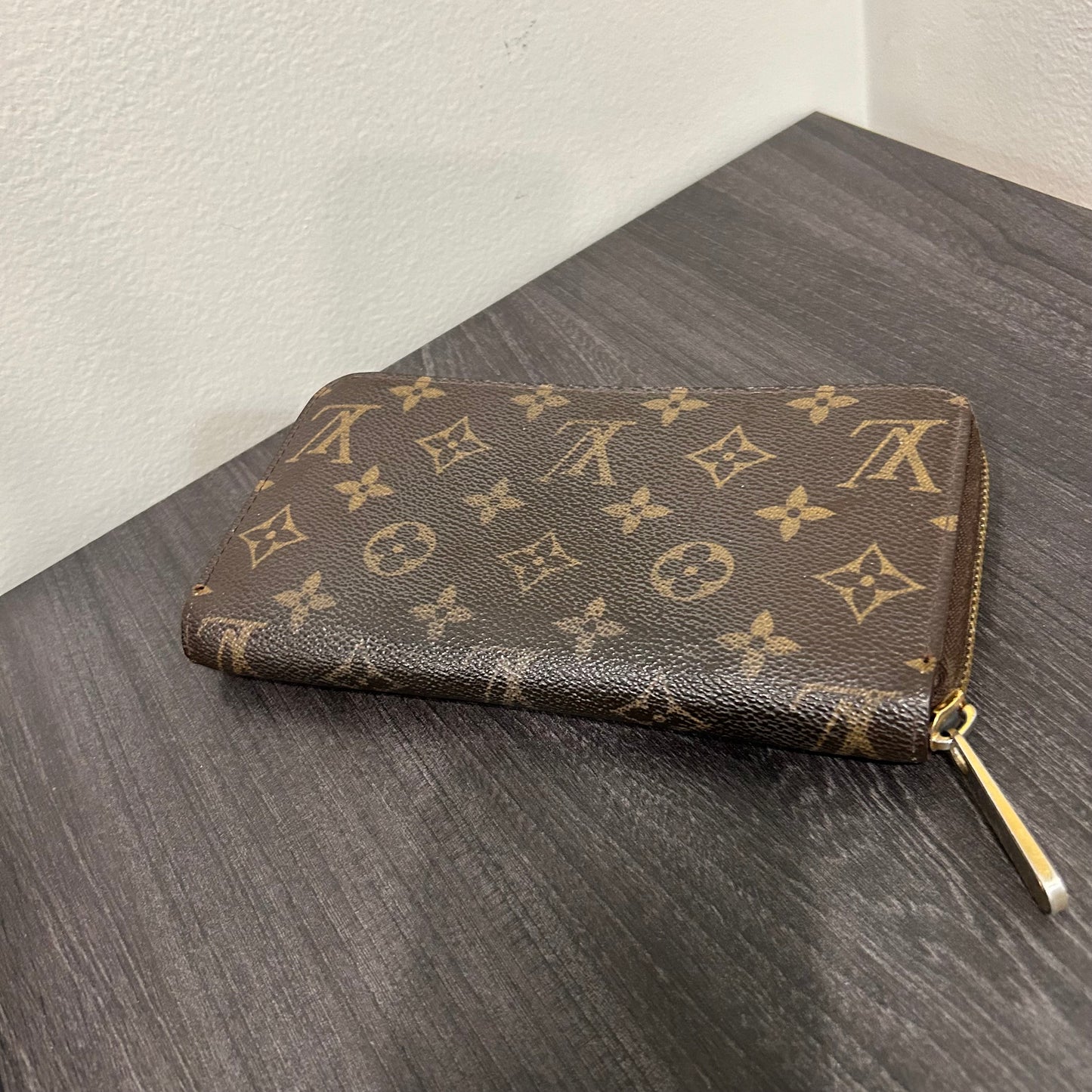 Louis Vuitton Zippy Wallet