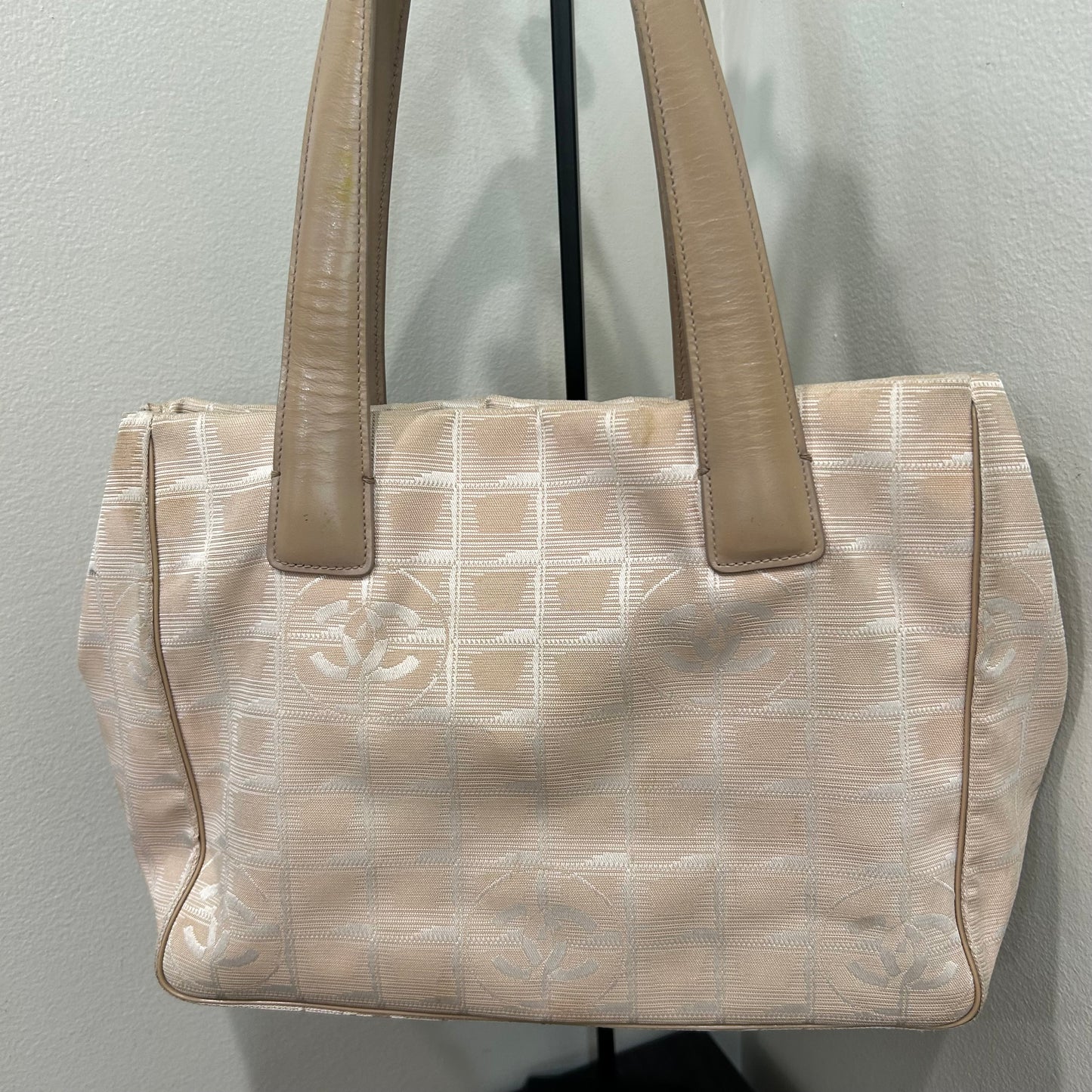 1036 CHANEL Travel Ligne Tote Neutral