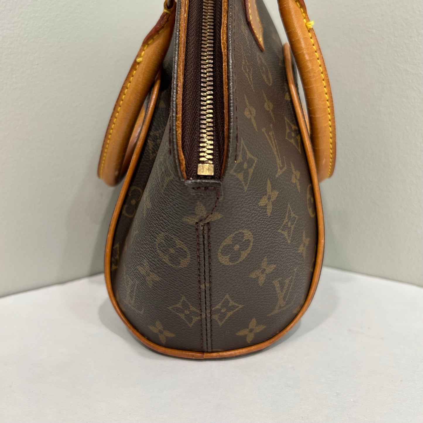 SOLD! Louis Vuitton Ellipse MM