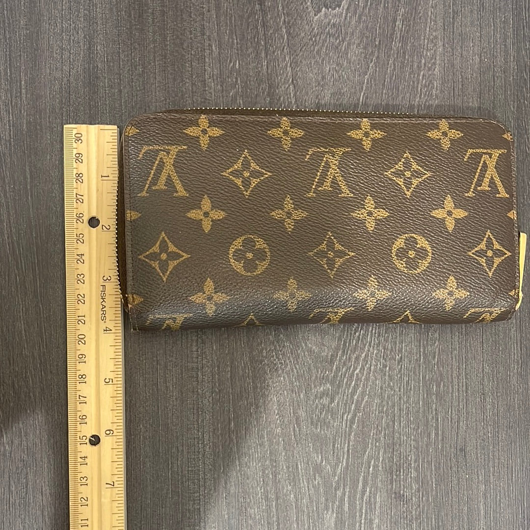 SOLD! Louis Vuitton Monogram Zippy Wallet