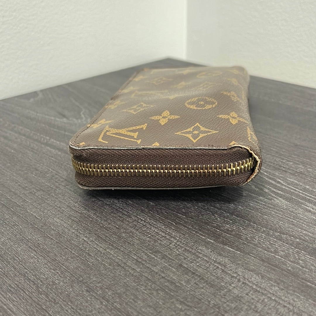 SOLD! Louis Vuitton Monogram Zippy Wallet
