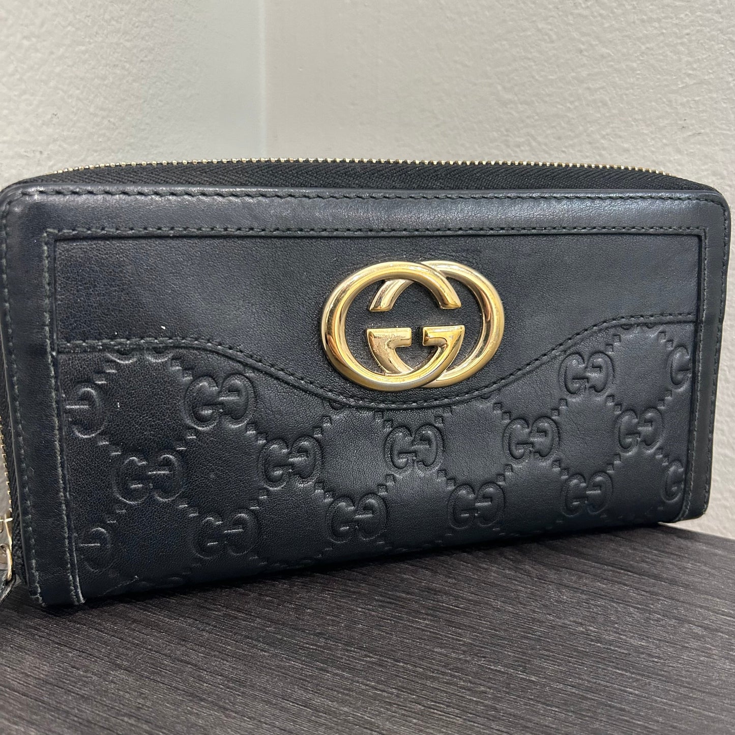 CLEARANCE #206 GUCCI Guccissima Zip Wallet