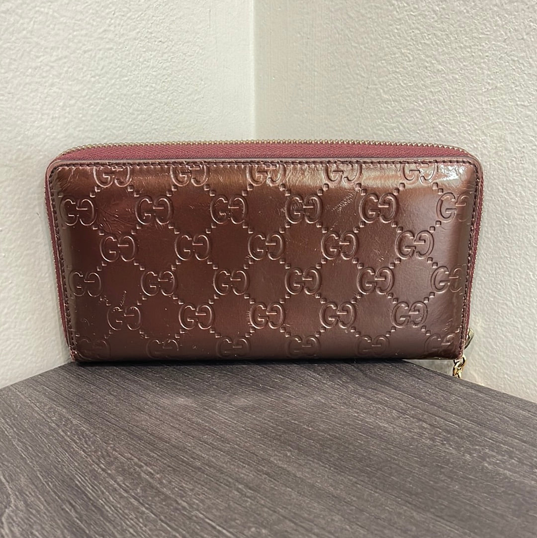 SOLD! Gucci GG Leather Zippy Wallet