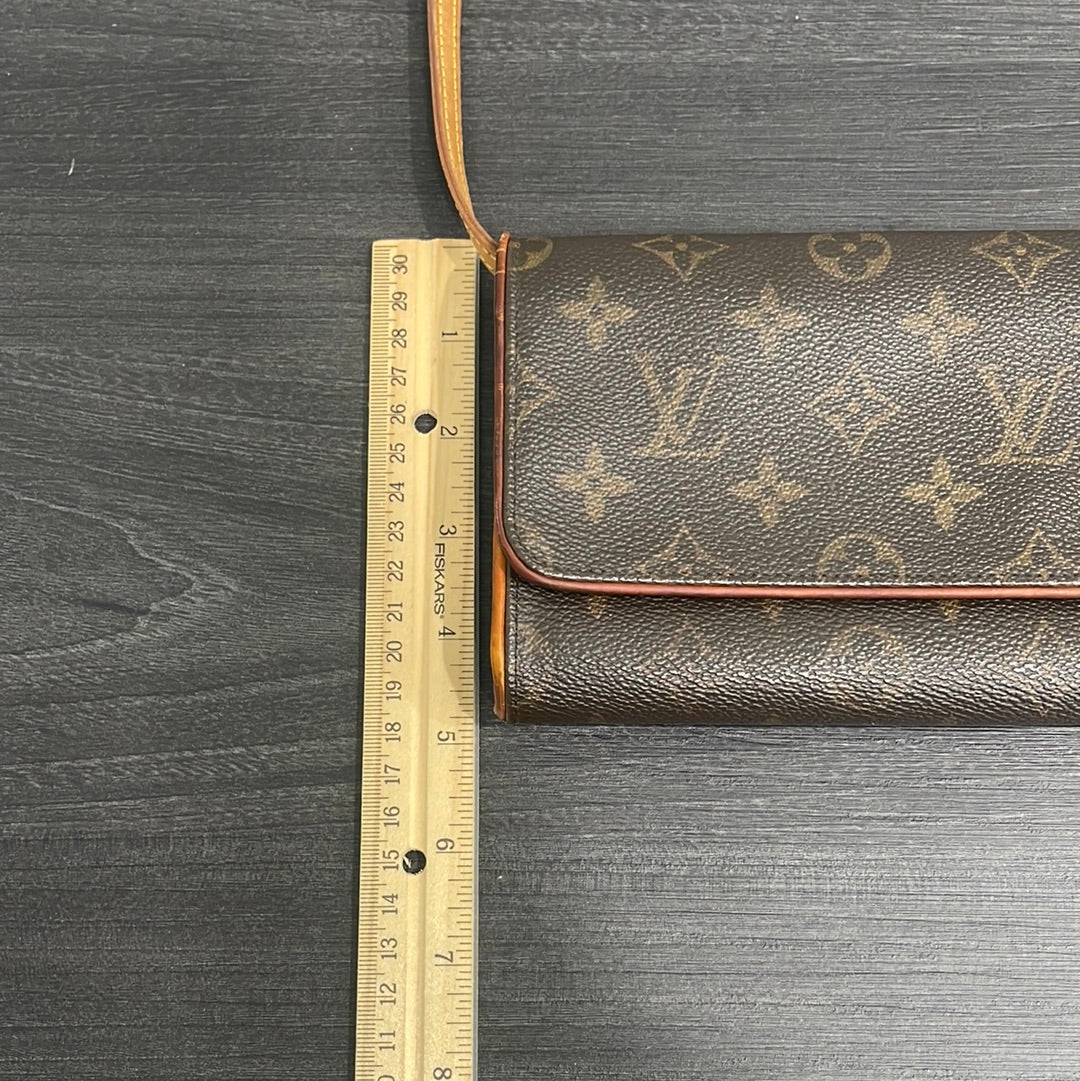 SOLD! Louis Vuitton Pochette