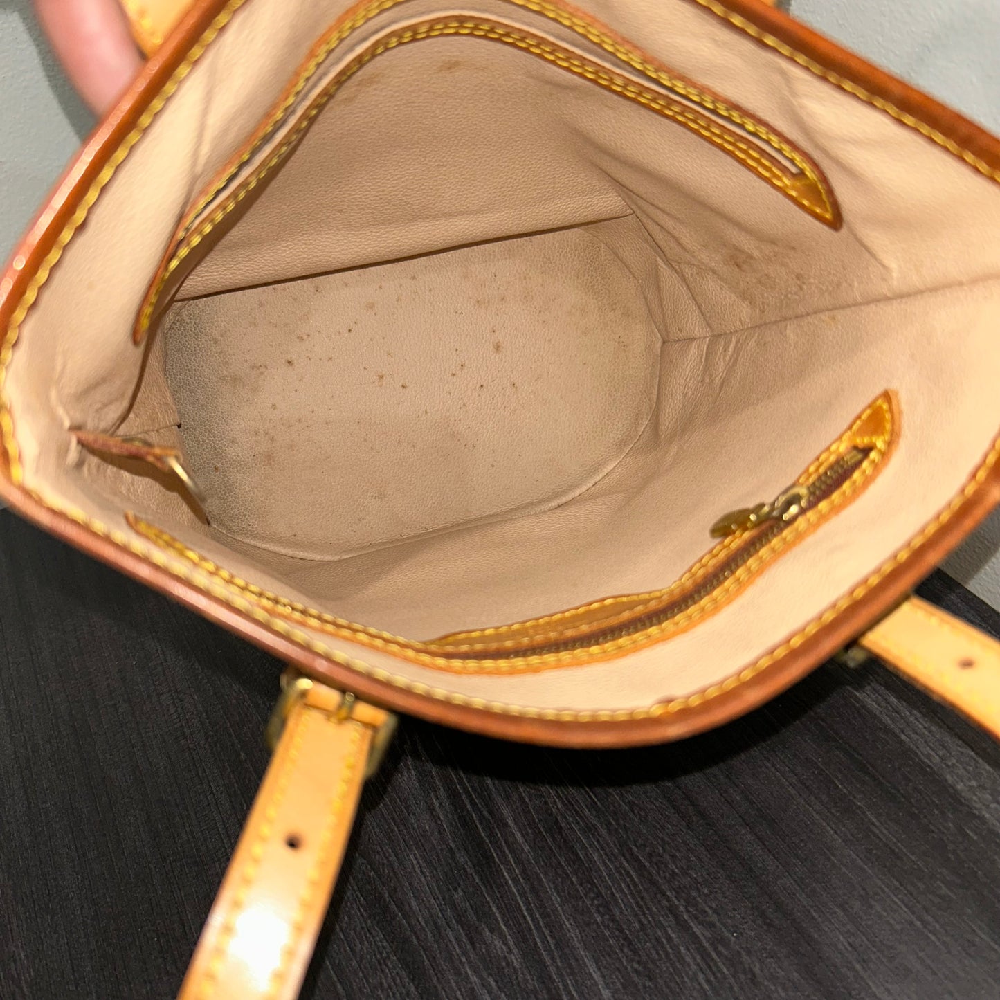 #404 LOUIS VUITTON Bucket PM