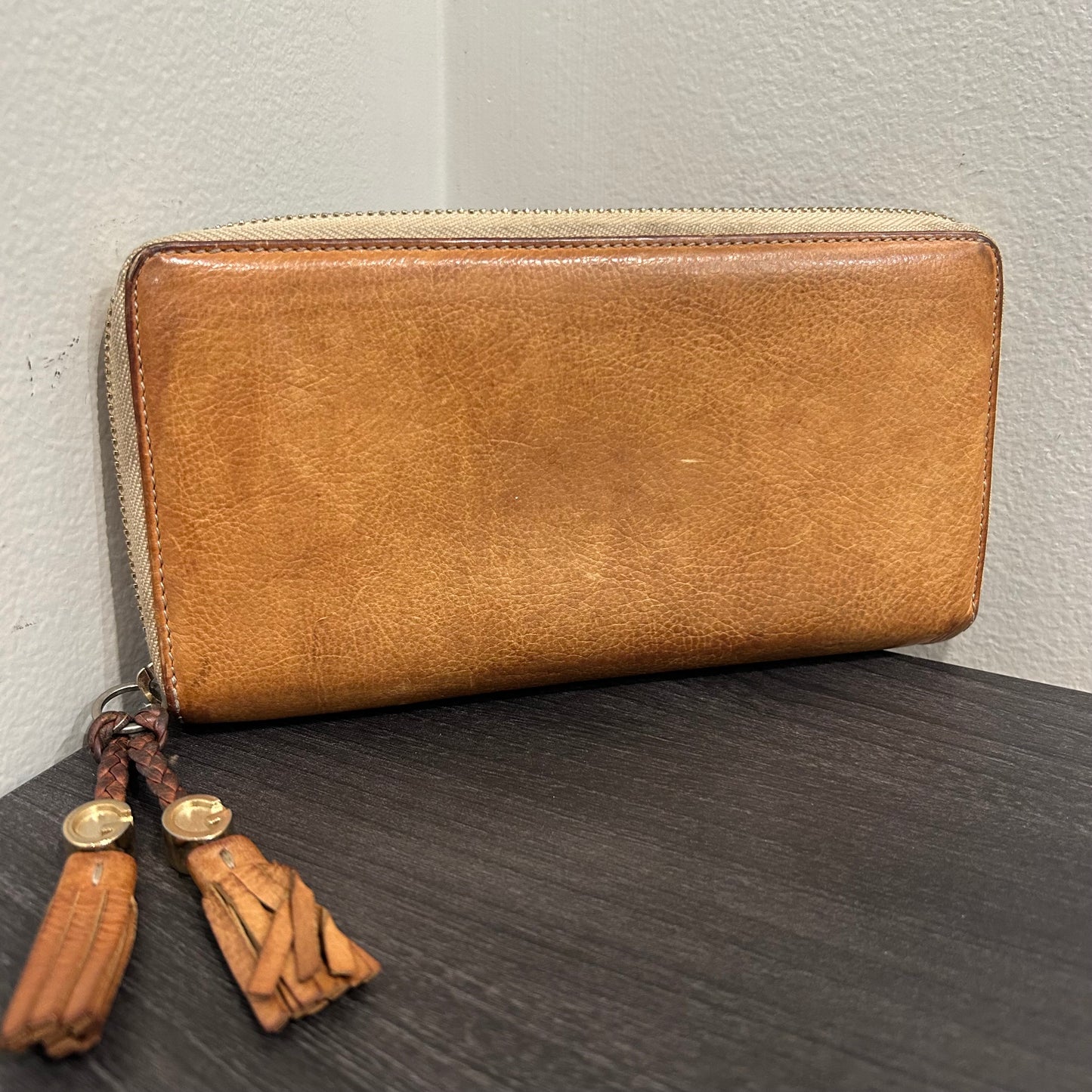 SOLD! Gucci Zippy Wallet