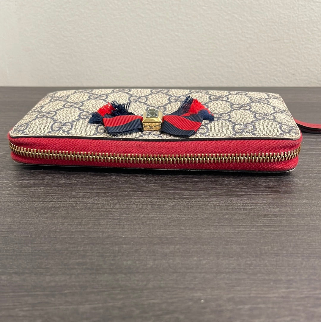 SOLD! Gucci GG Canvas Wallet