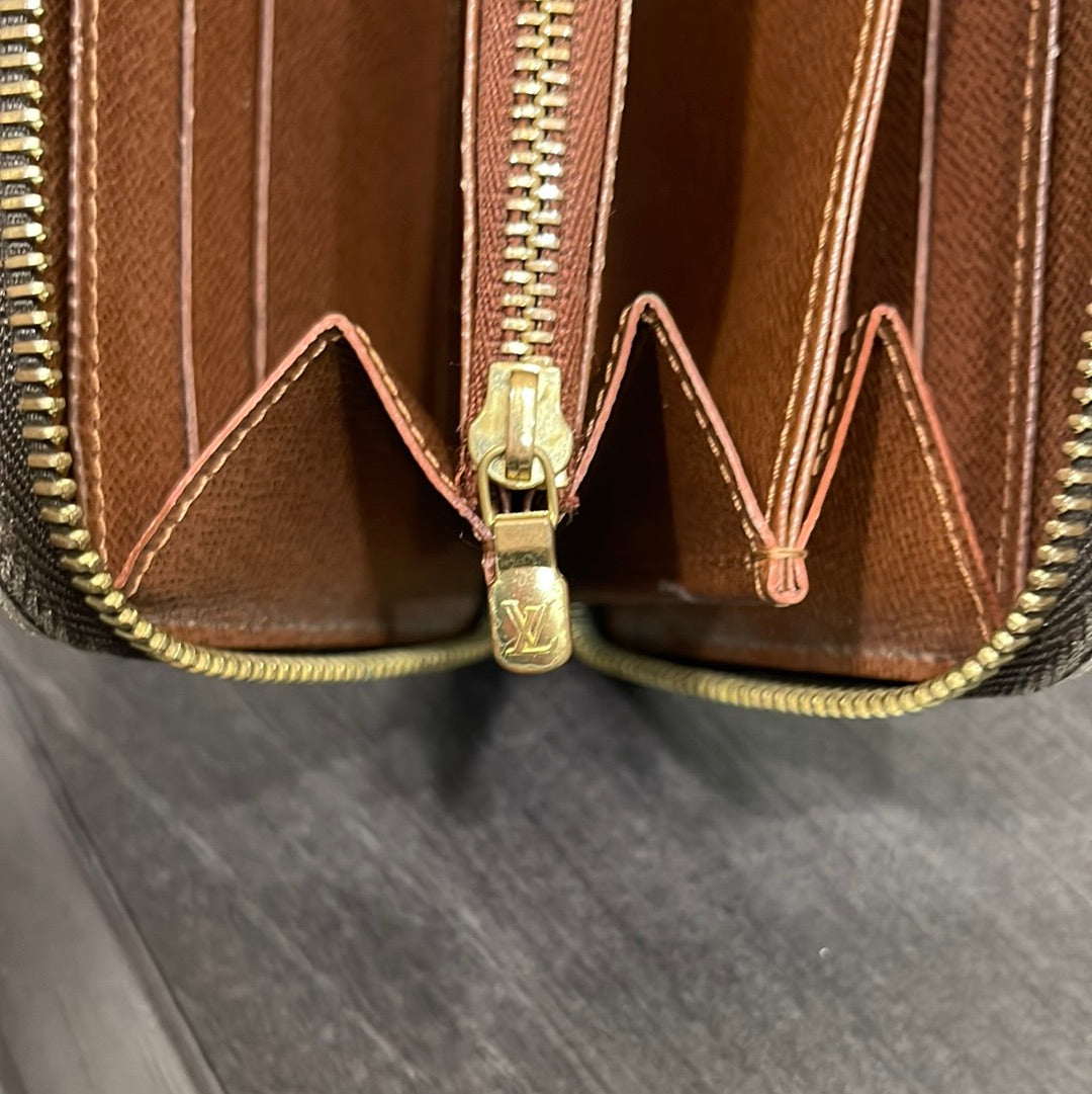 SOLD! Louis Vuitton Monogram Zippy Wallet