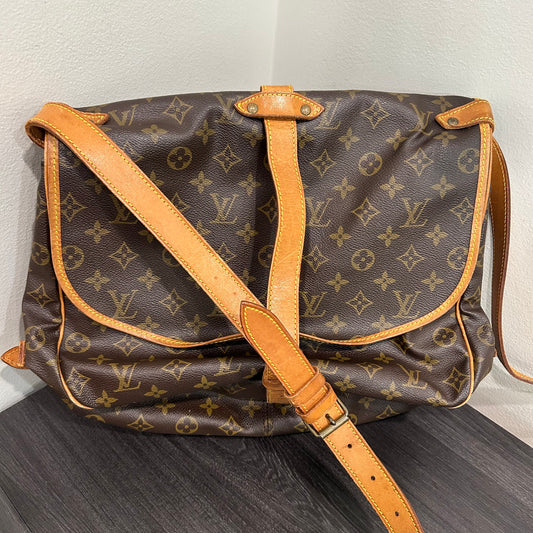 #253 LOUIS VUITTON Saumur 35 Crossbody