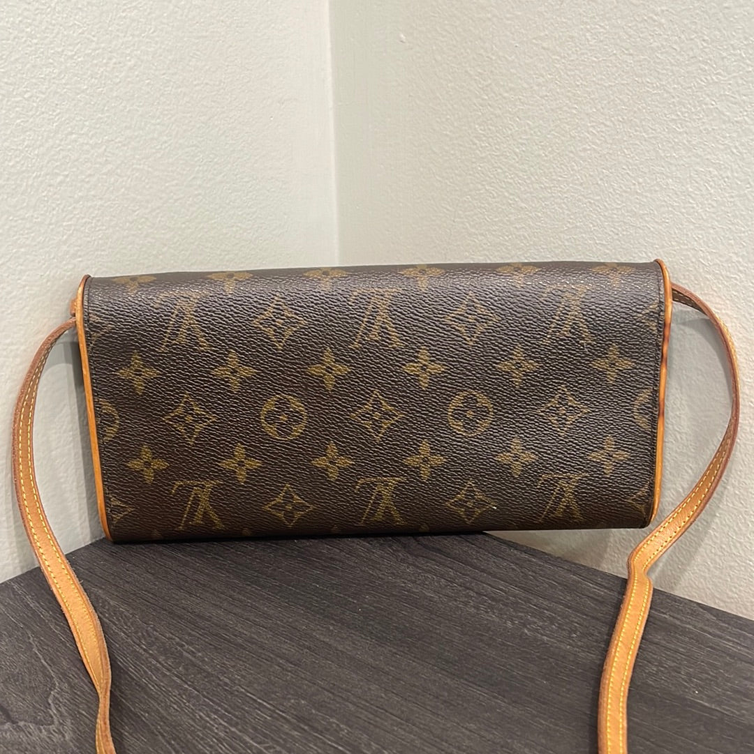 SOLD! Louis Vuitton Pochette