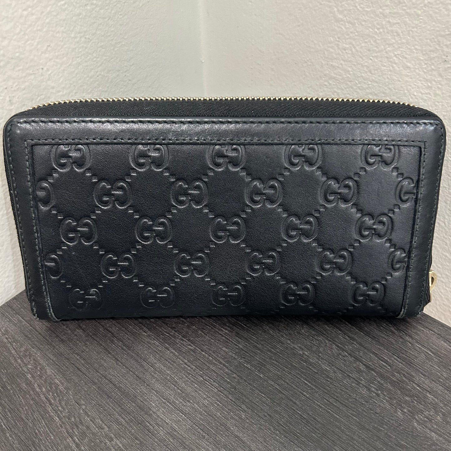 CLEARANCE #206 GUCCI Guccissima Zip Wallet