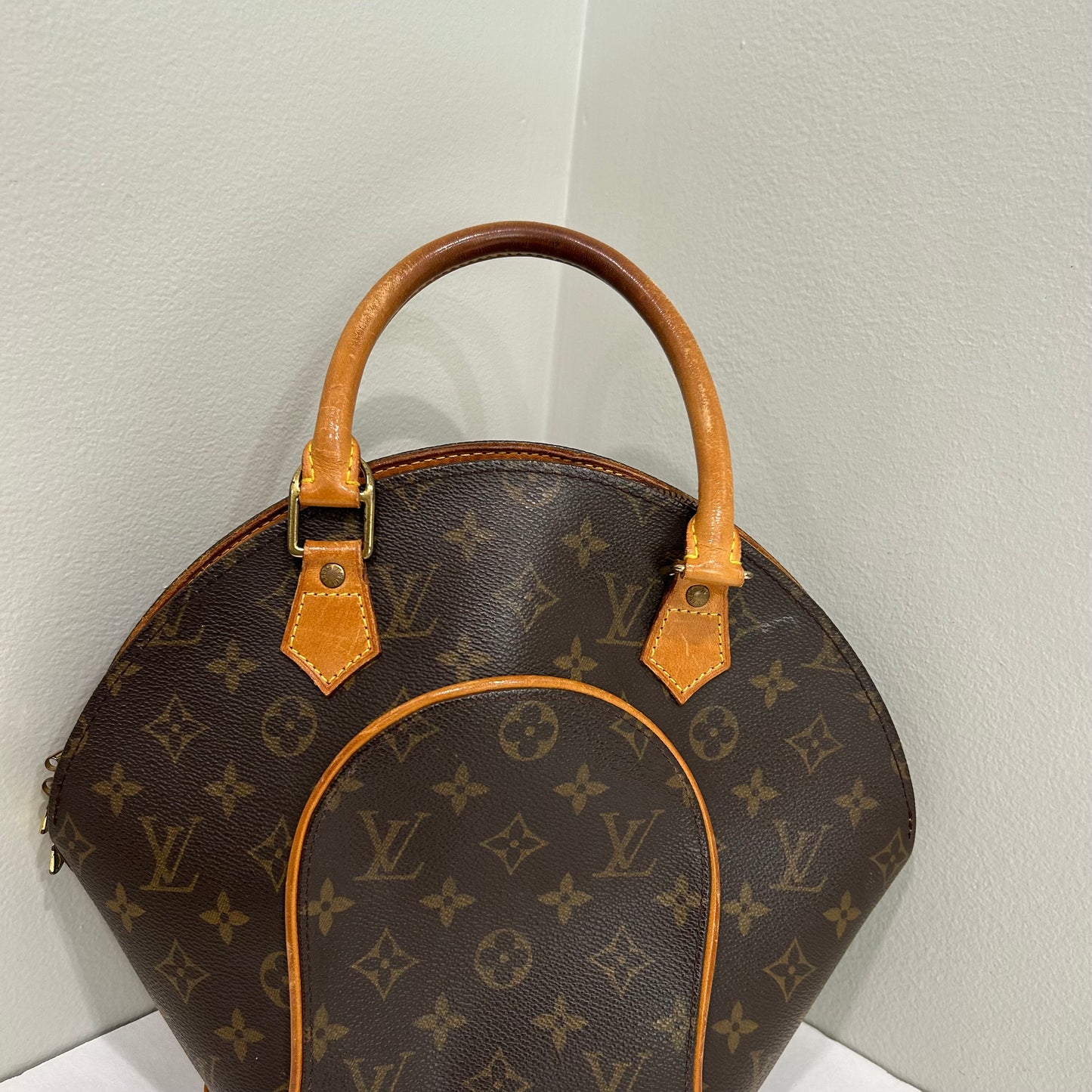 SOLD! Louis Vuitton Ellipse MM