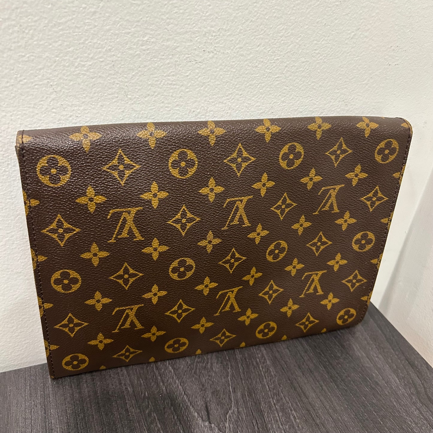 1072 LOUIS VUITTON Clutch
