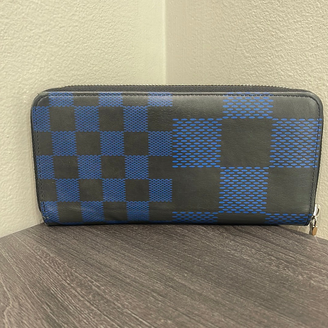 SOLD! Louis Vuitton Damier Infini Zip Wallet