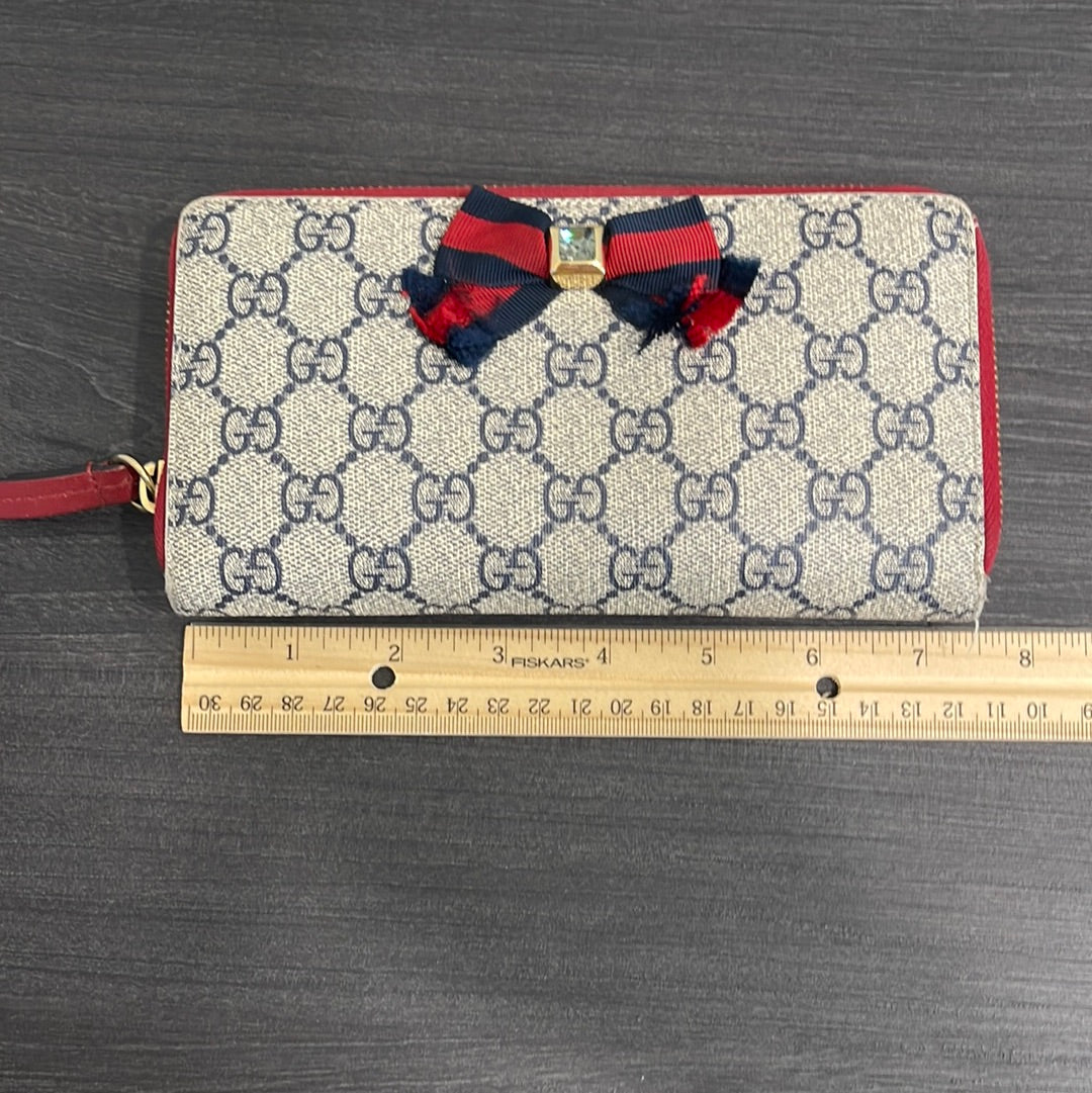 SOLD! Gucci GG Canvas Wallet