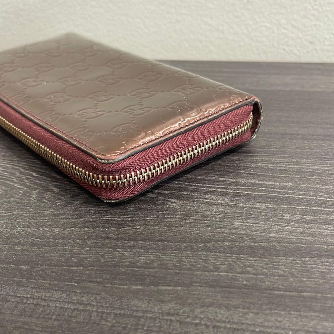 SOLD! Gucci GG Leather Zippy Wallet