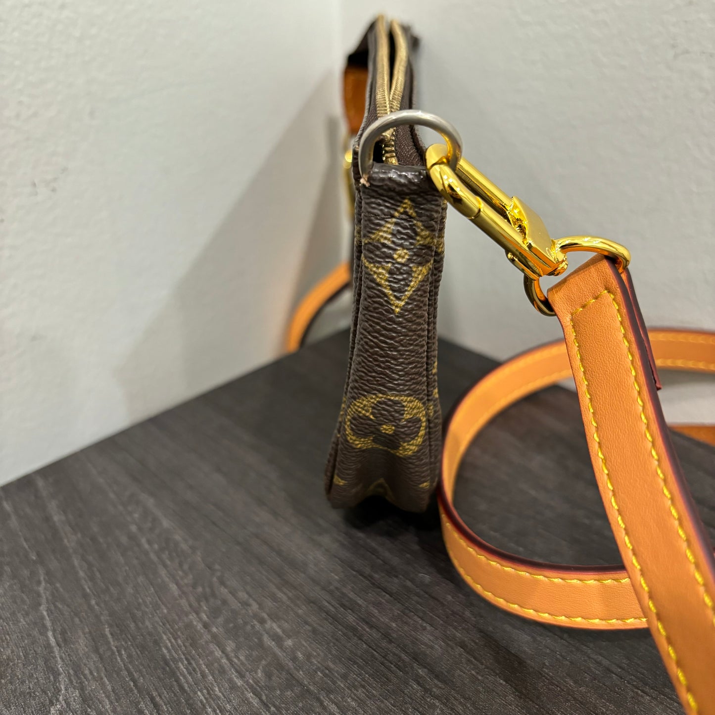 #314 LOUIS VUITTON Mini Pochette