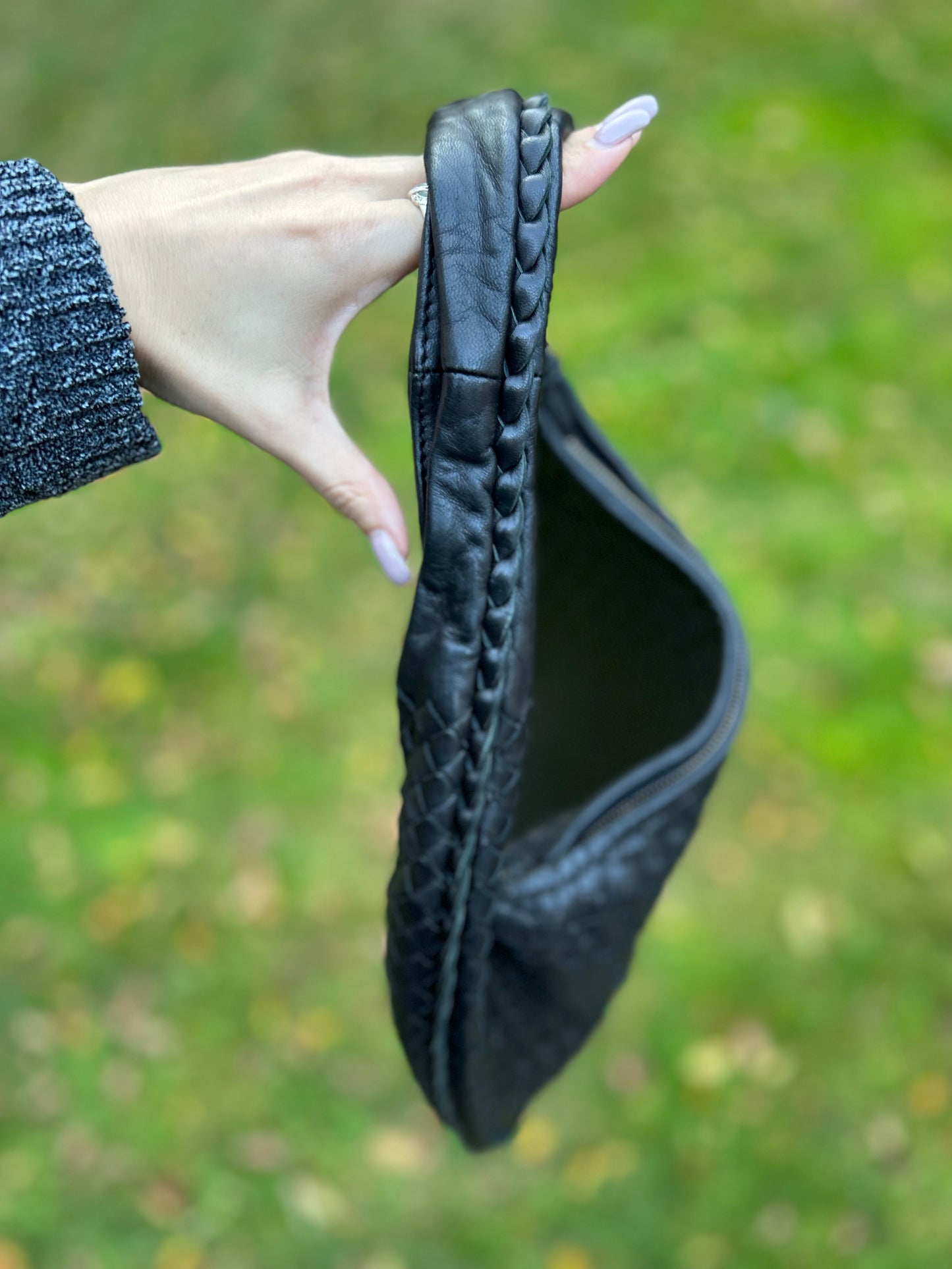 BOTTEGA VENETA Intrecciato Medium Veneta Hobo