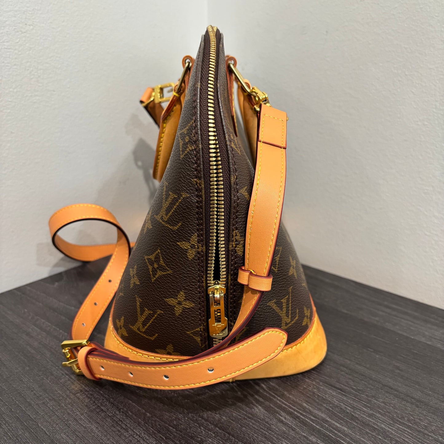#350 LOUIS VUITTON Alma PM