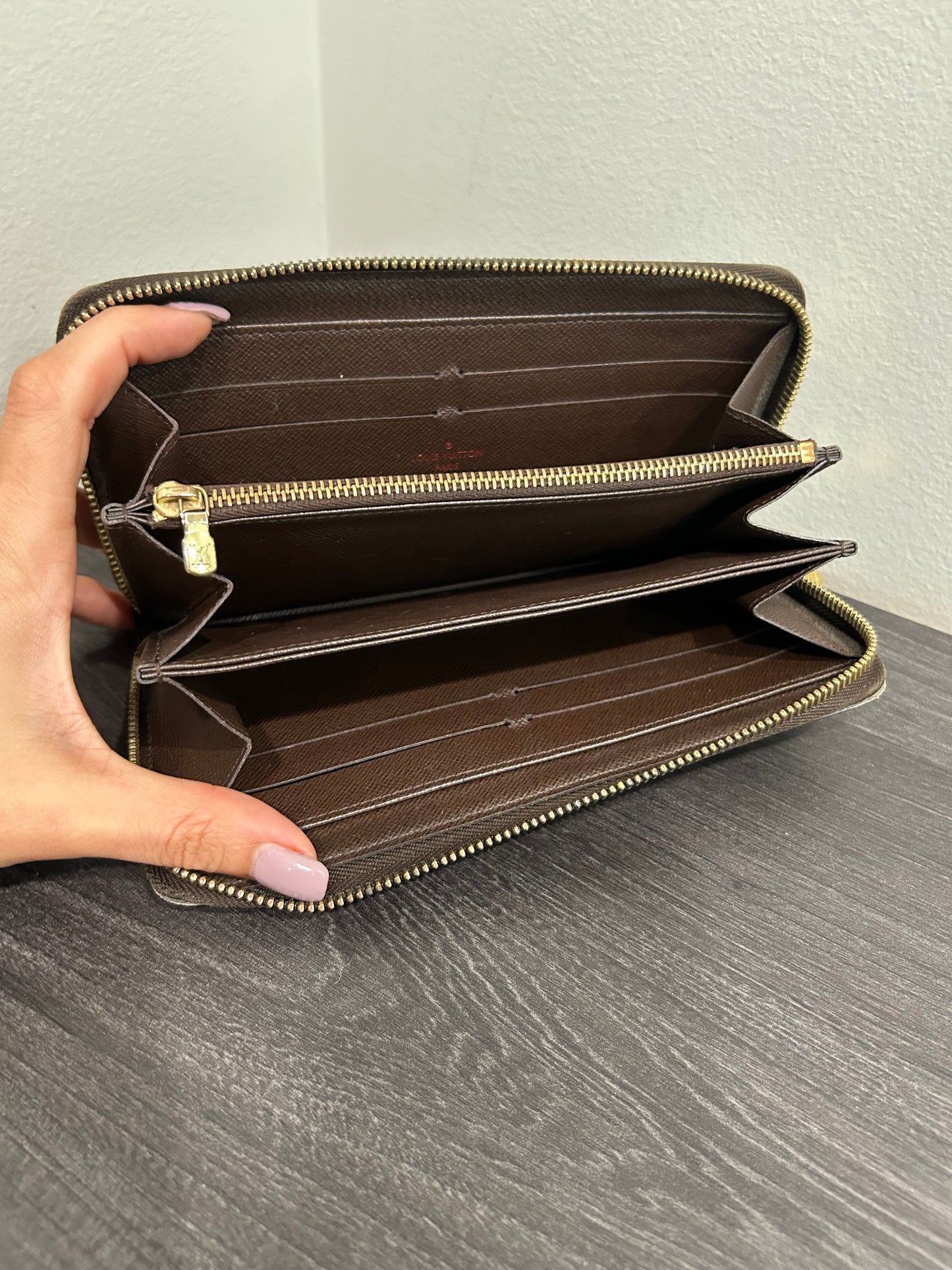 SOLD! Louis Vuitton Damier Zippy Wallet
