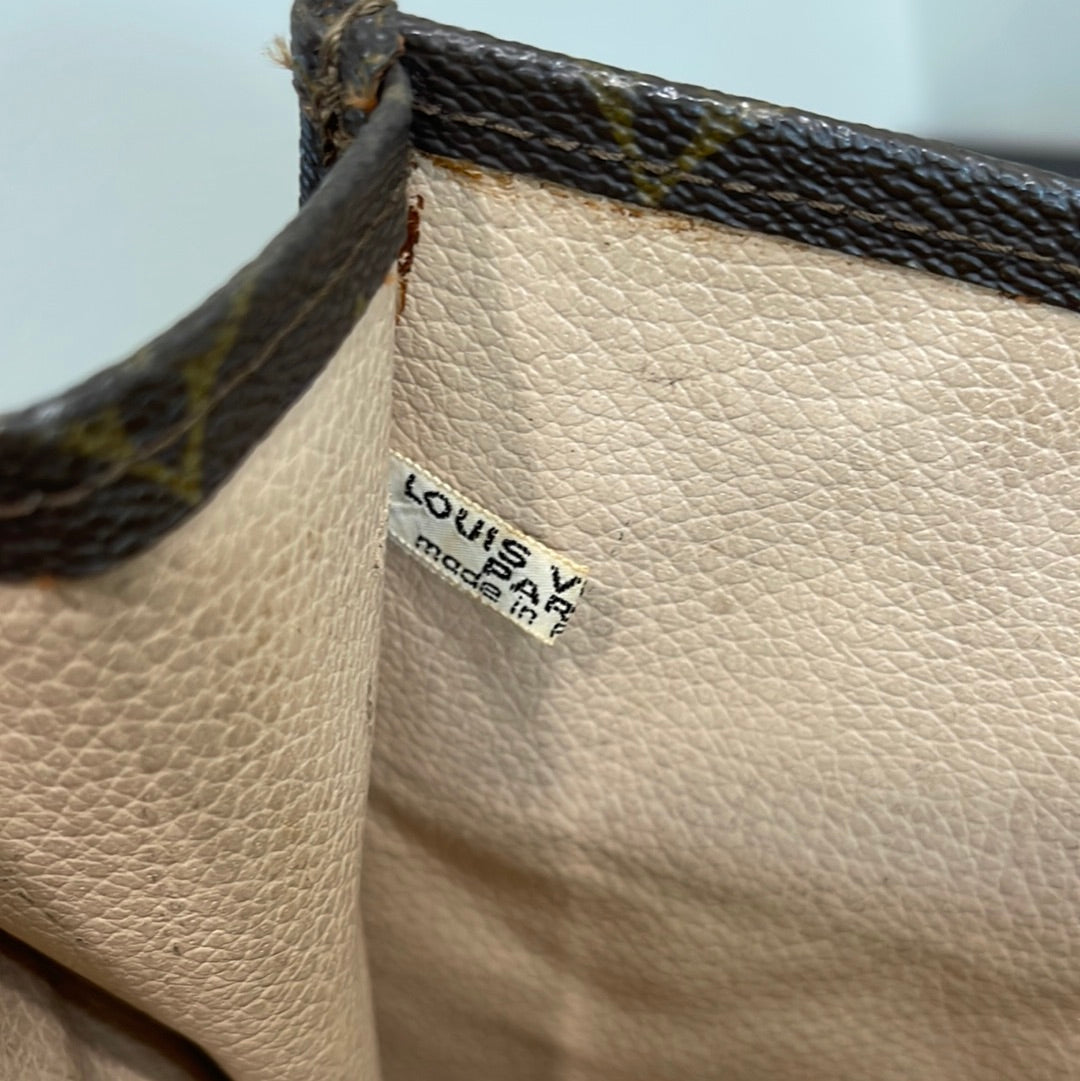 SOLD! Louis Vuitton Monogram Sac Plat