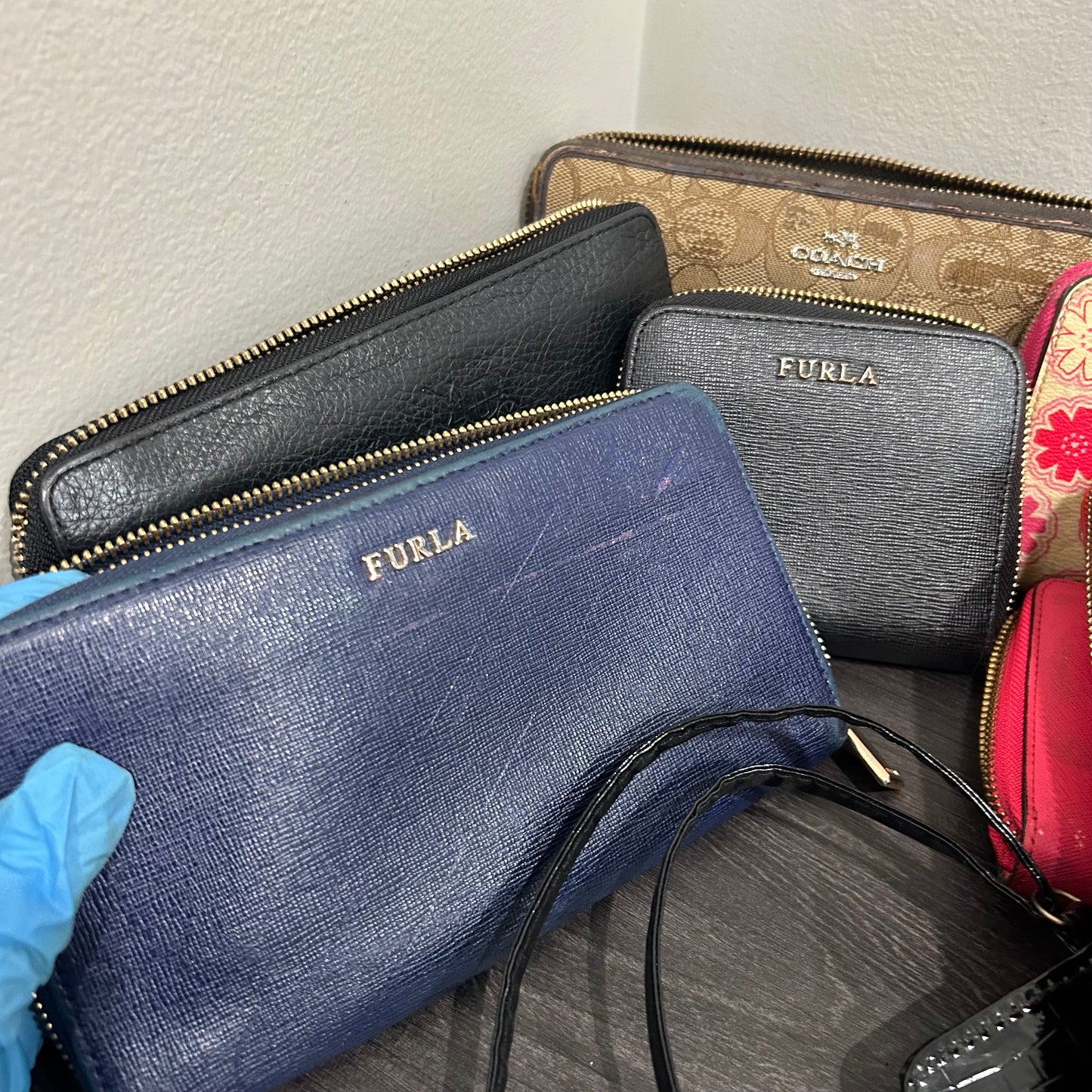 CLEARANCE Designer Wallets Set of 15 ( for resellers/refurbishers)