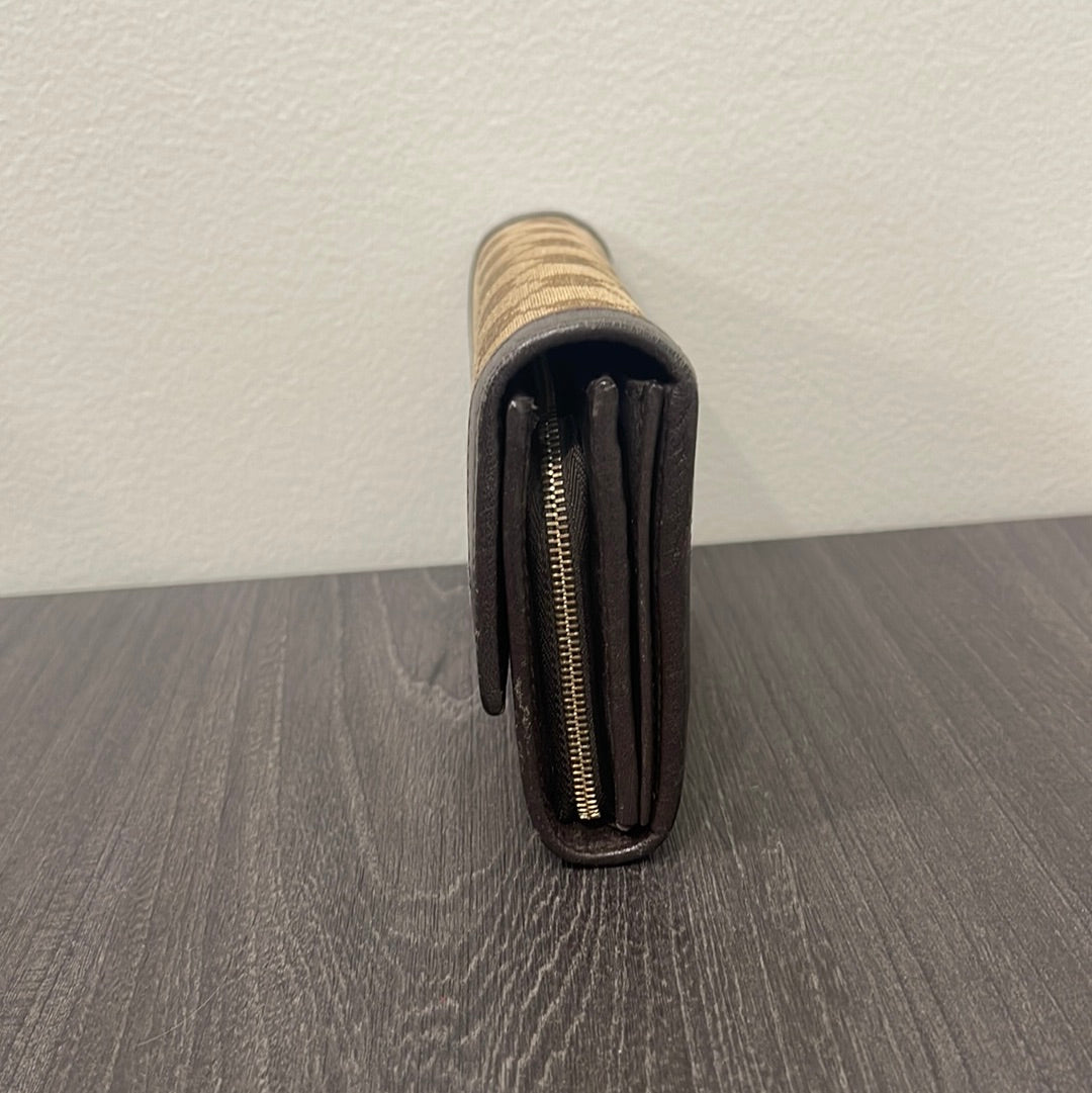 SOLD! Gucci GG Wallet